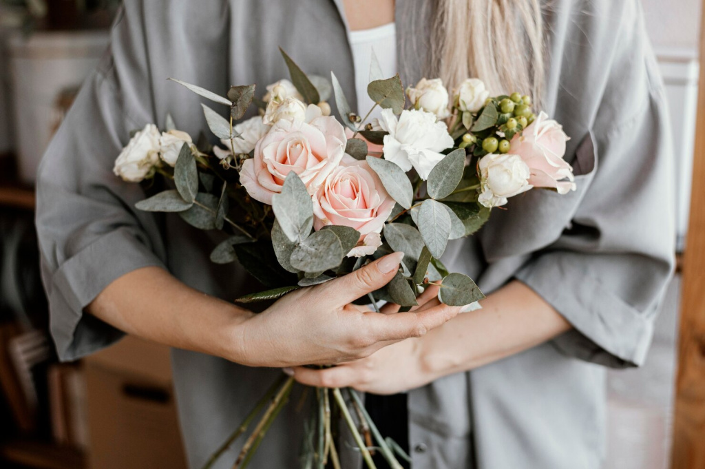 female-florist-making-beautiful-floral-arrangement_23-2148846502.jpg