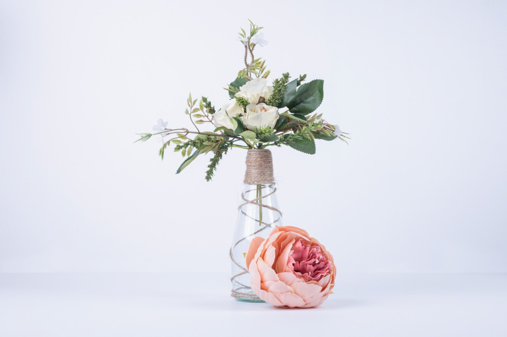 white-flowers-glass-vase-white-with-single-rose_114579-28675.jpg