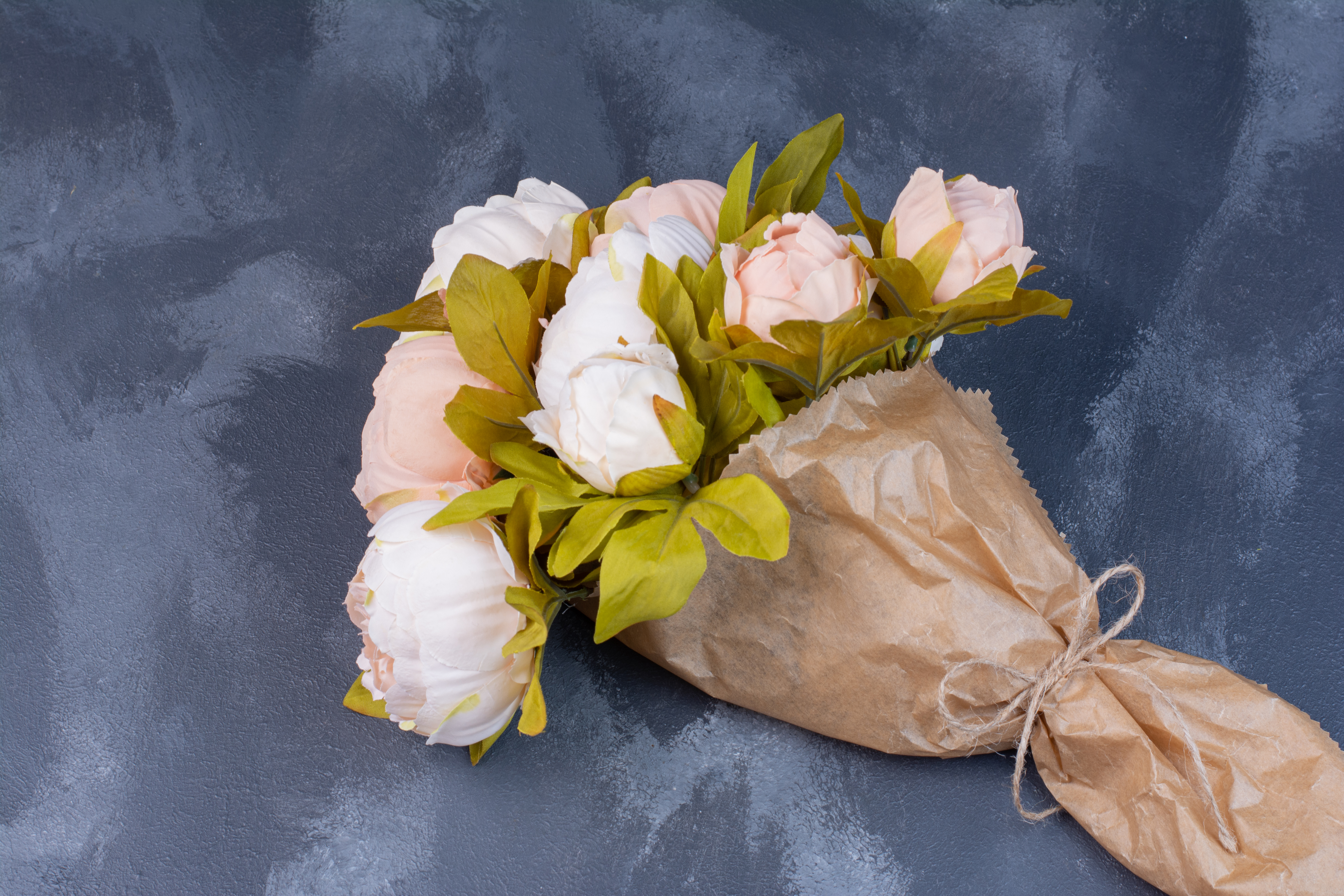 Букет пионов - фото